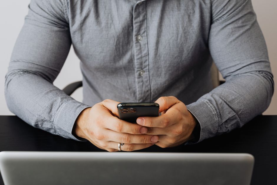 Conversa no WhatsApp mostrando organização de mensagens de clientes em diferentes etapas